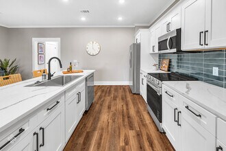 Building Photo - Pointe Villas Bergen Woods