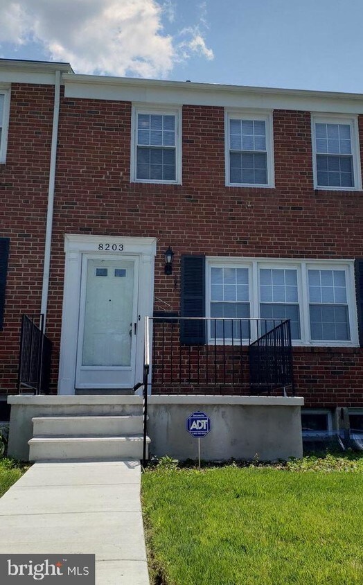 Foto principal - 8203 Lasalle Rd