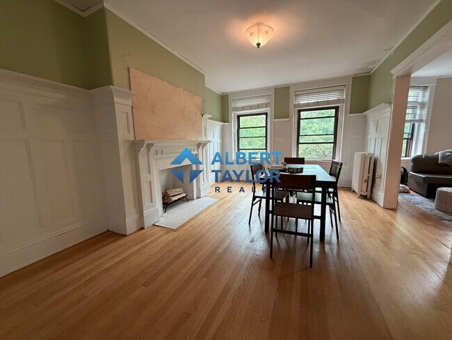 Building Photo - 1805 Beacon St
