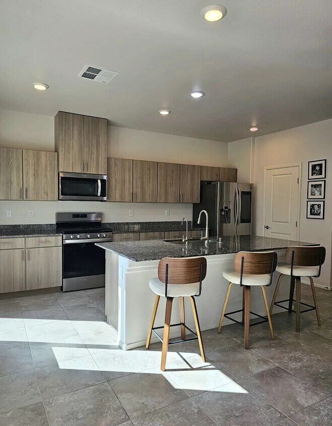 Foto del edificio - 3803 Berenices Ave