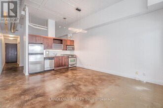 Building Photo - 233 Carlaw Ave