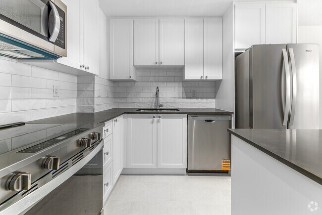 2 chambres, 1 salle de bain - 859 pi² - Cuisine - 250 Roehampton Avenue