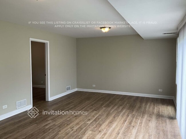 Building Photo - 825 W Manor Ct