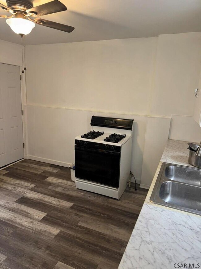 Foto del edificio - 145 Hudson St