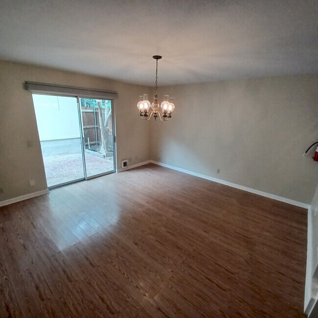 Foto del edificio - 3424 Northmoor St