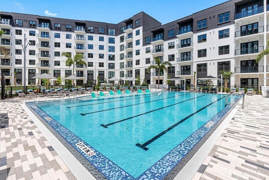 Primary Photo - 425 Centerpointe Cir