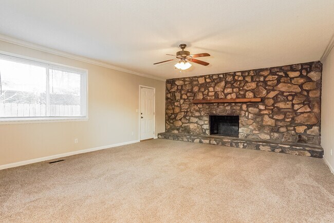 Foto del edificio - 7165 Rowan Rd