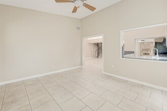 Building Photo - 2302 Brook View Ln