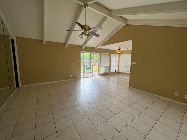 Building Photo - 815 Huntingdon Pl