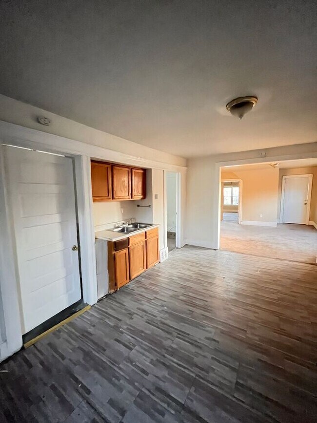 Foto del edificio - Cozy 2-Bedroom Apartment in Prime Location...