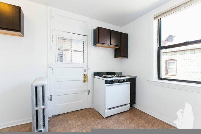Foto del edificio - 2330 N Spaulding Ave