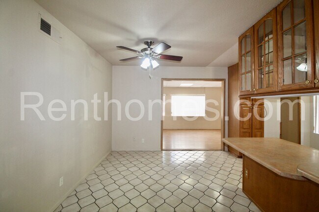 Foto del edificio - 10952 Parkdale Ave