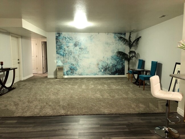 Spacious living room - 6 Camden Way