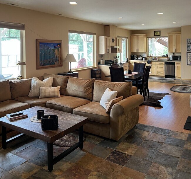 Foto del edificio - 1 br, 1 bath House - 461 Colfax Rd