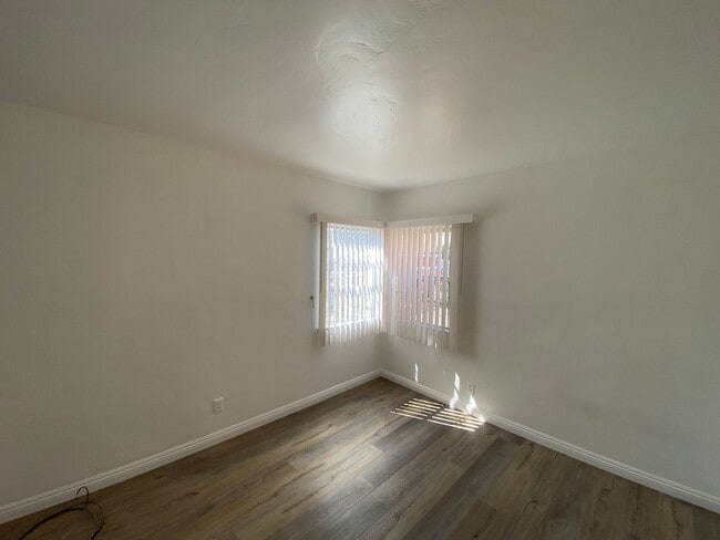 Foto del edificio - 4080-4084 Leimert Blvd (On sale)