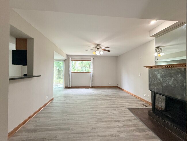 Foto del edificio - 229 Juniper Ln