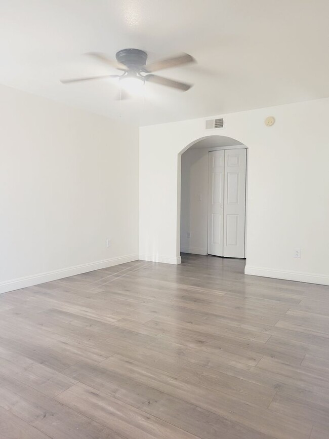 Foto del edificio - 6500 W Lake Mead Blvd