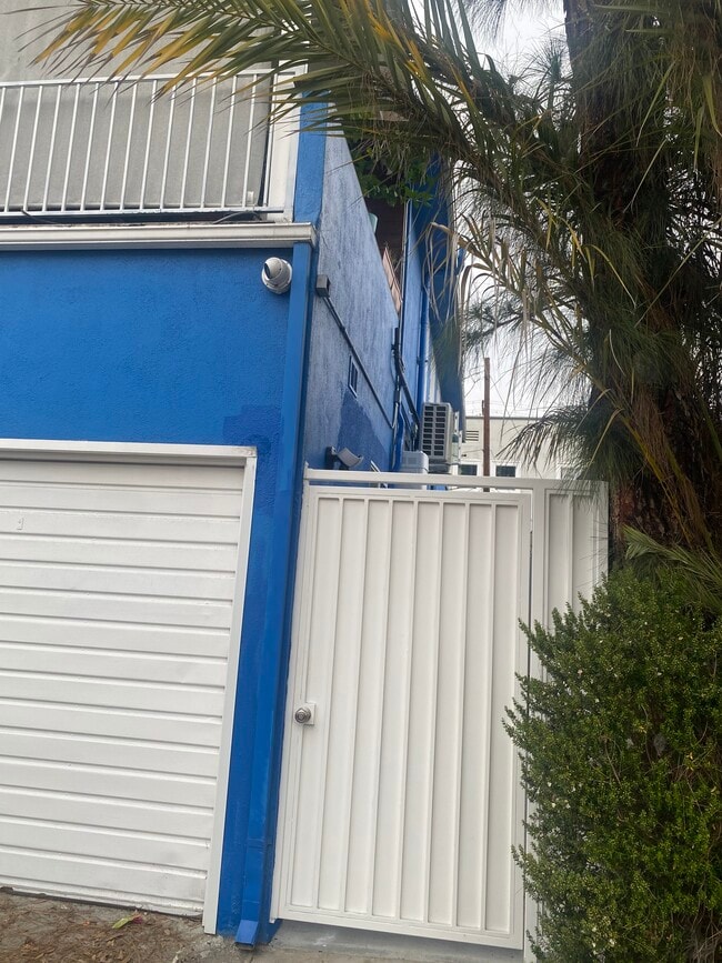 Building Photo - 405 W Broadway