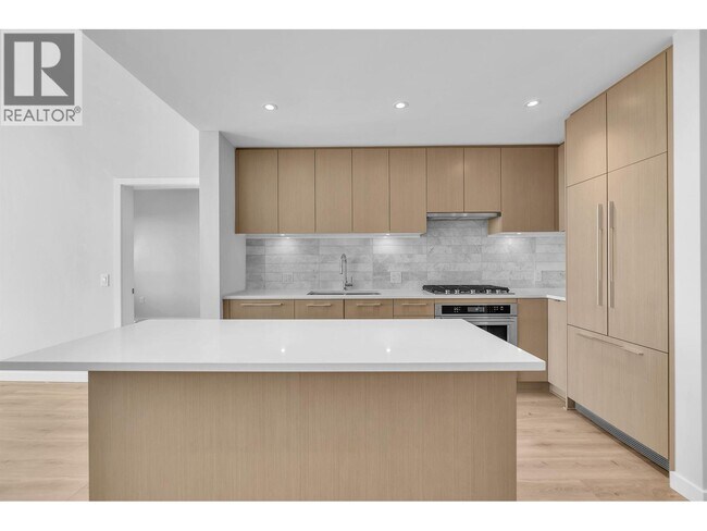 Photo du bâtiment - 110 17th Street E
