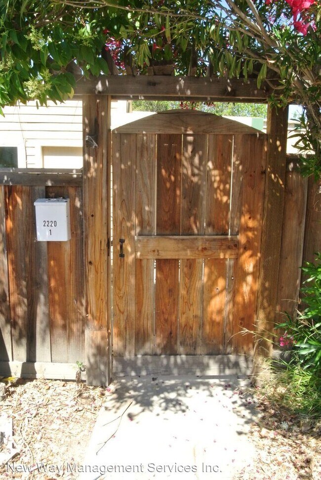 Foto del edificio - 2220 S Crest Ave