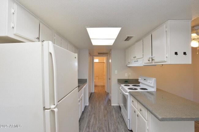 Building Photo - 3004 E Waltann Ln