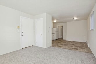 Building Photo - 4628 Tyler St NE
