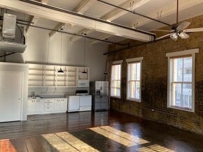 Building Photo - 101 Crawford St