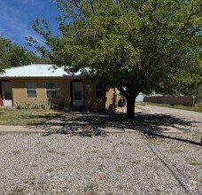 Building Photo - 907 N Kansas Ave