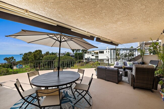 Building Photo - 320 Encino Ln