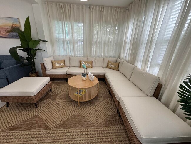 Foto del edificio - 305 N Lakeside Dr