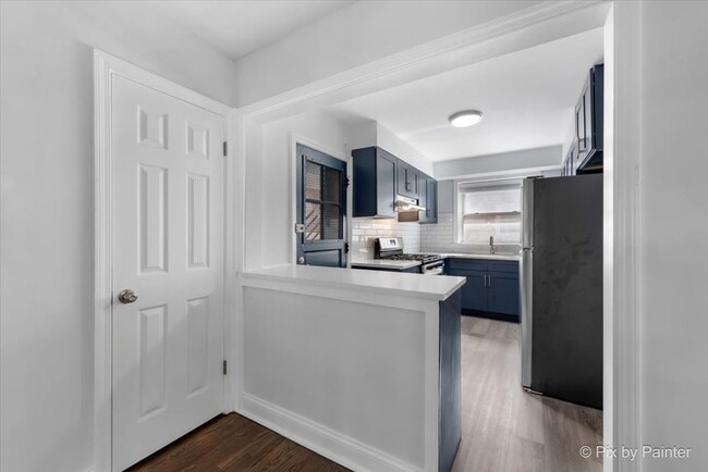 Building Photo - 2715 W Berwyn Ave