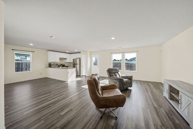 Foto del edificio - 4 Bedroom/2.5 Bath Elm Valley Subdivision