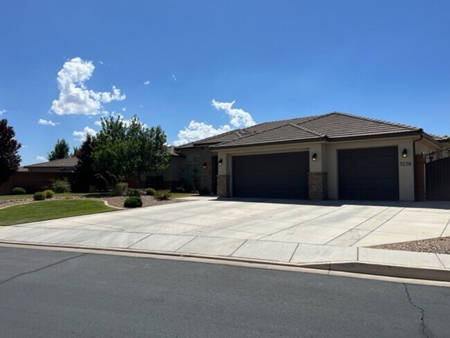 Foto del edificio - Spacious 3 Bedroom Home in Little Valley
