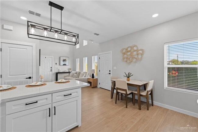 Building Photo - 18 E 8th St