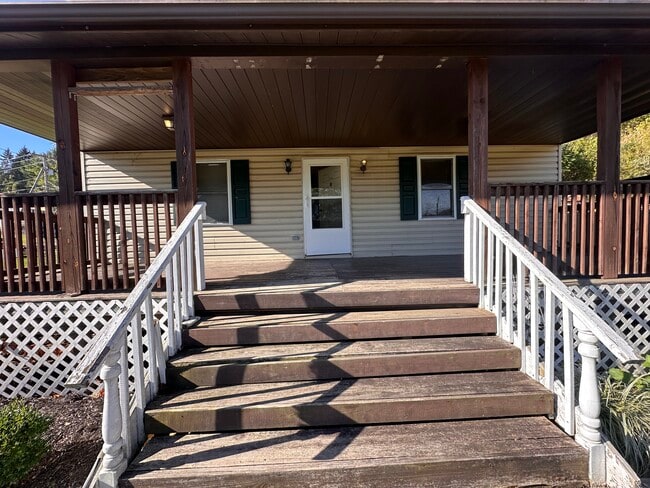 Building Photo - 117 Short St