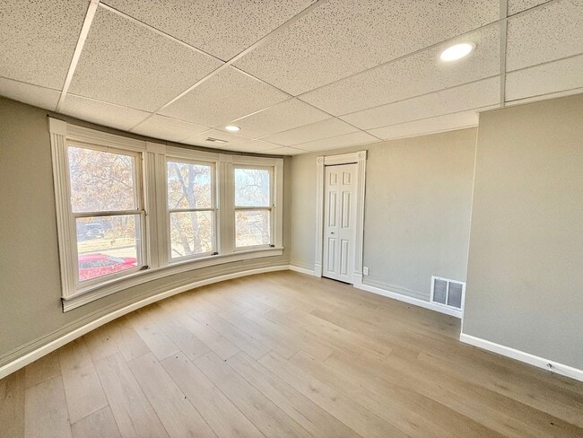 Building Photo - 1041 Lake Ave