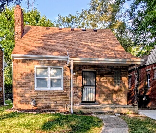 Building Photo - 16640 Cruse St