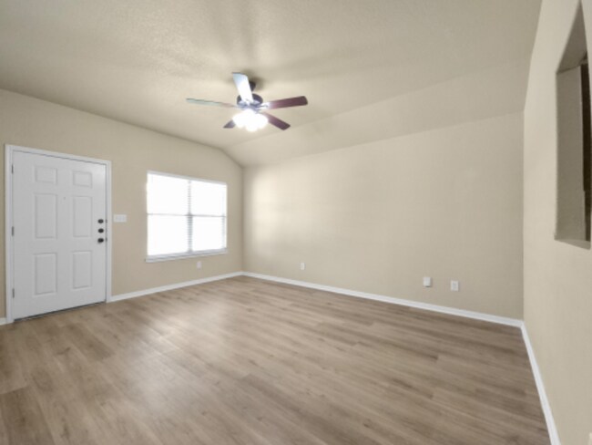 Foto del edificio - 4415 Brutus Ln