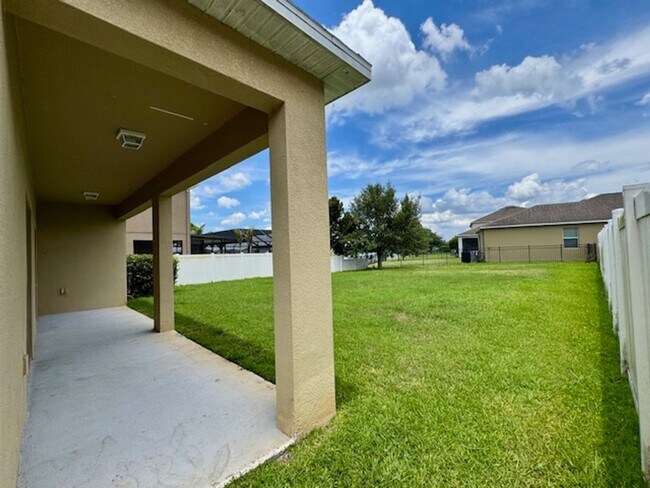 Foto del edificio - WYNDHAM LAKES ESTATES 4/2.5 HOME FOR RENT - LAKE VIEW!
