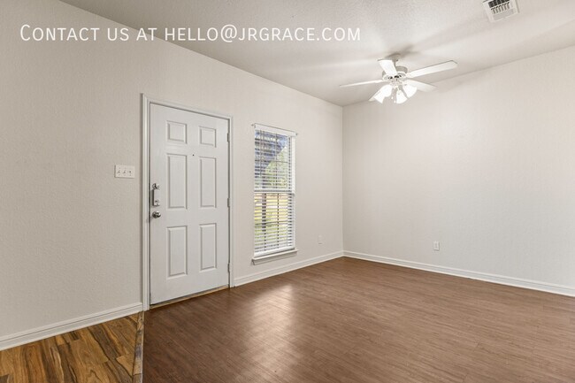 Building Photo - 2100 Breezy Dr