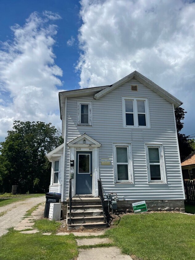 Foto principal - 821 Wright St