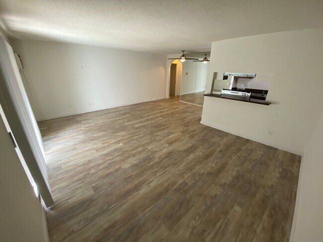 Foto del edificio - 9344 National Blvd