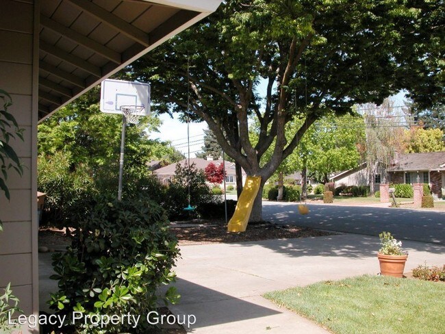 Foto del edificio - 3 br, 2 bath House - 998 St Joseph
