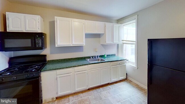 Building Photo - 740 N 37th St