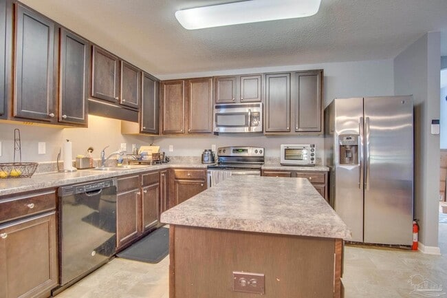 Building Photo - 172 Creekview Dr