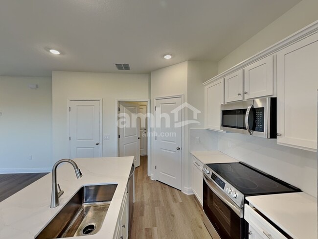 Foto del edificio - 5976 Sycamore Pl St