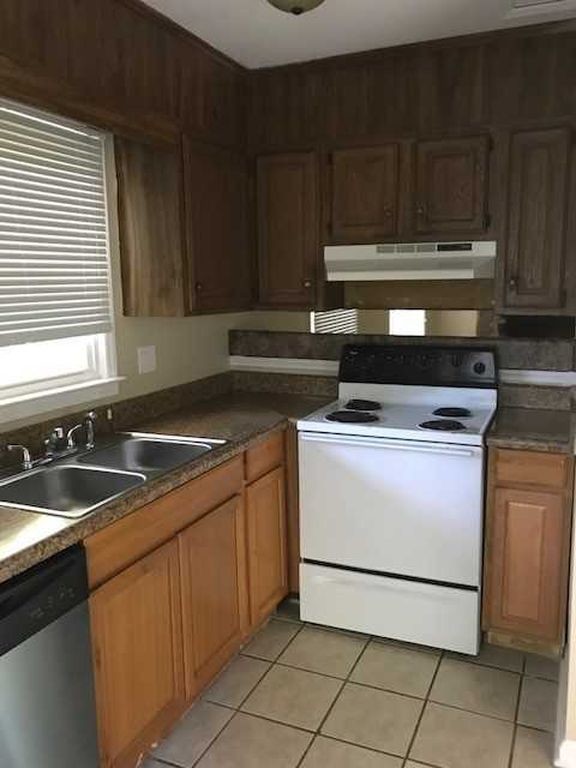 Building Photo - 1730 Village Lake Dr