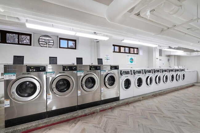 Building Photo - 225 St Pauls Ave