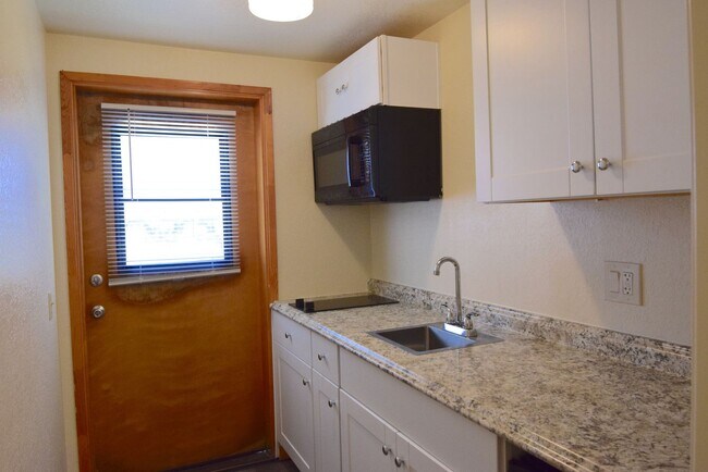 Foto del edificio - 570 - 574 Belden Street
