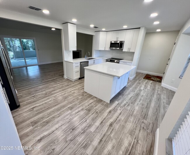 Building Photo - 13582 Cardona Dr
